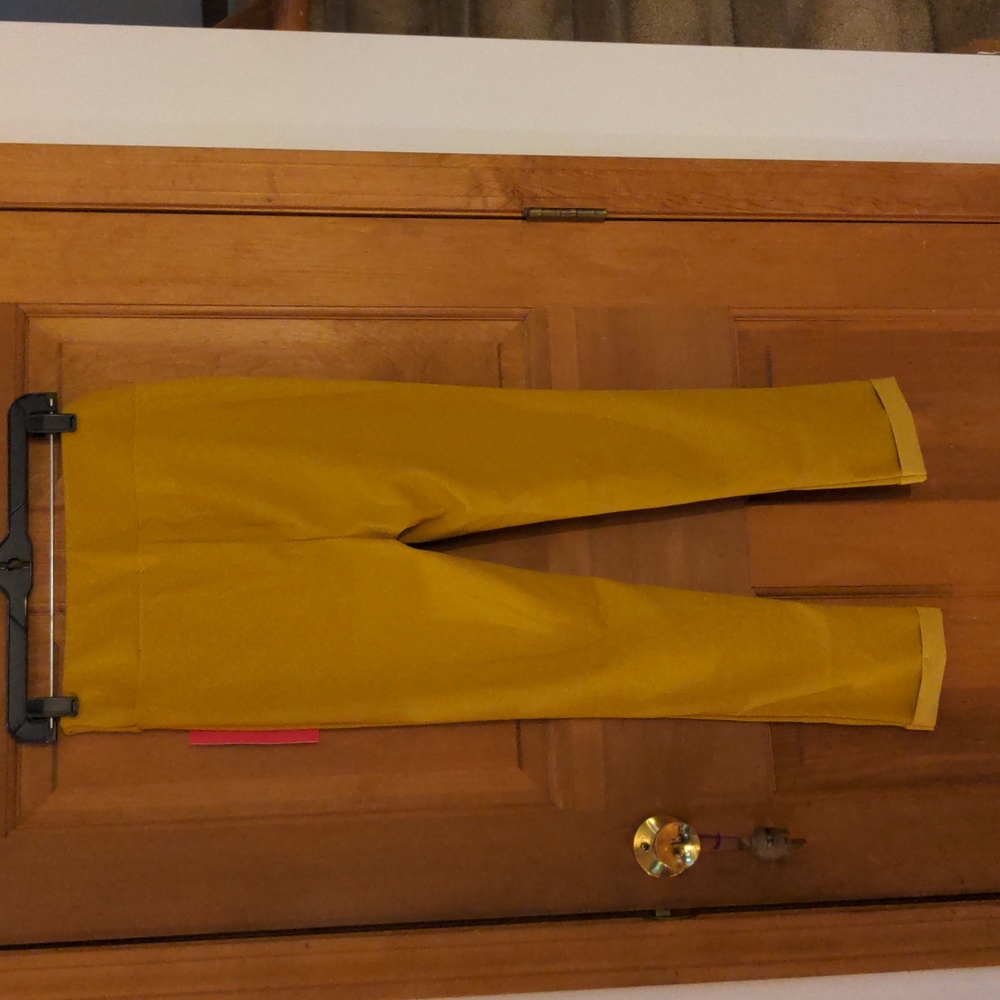 NWT! Shosho Gold Pull On Cuffed Hem Pants Attached Waist Tie Size M - Picture 5 of 8